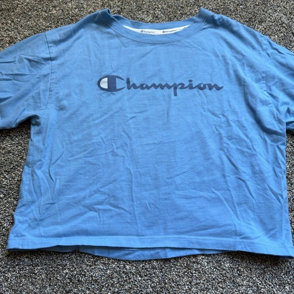 Champion Women's Cropped T-Shirt Gradient Logo Short Sleeve Blue Size S - Picture 2 of 6